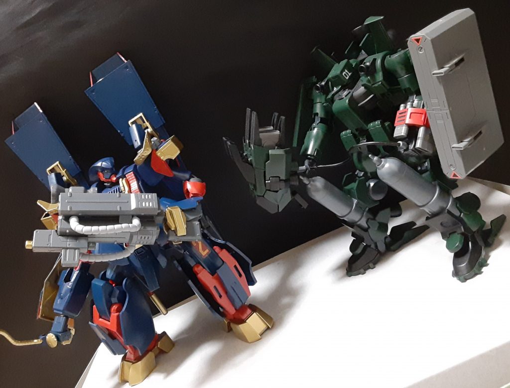 加勢に来たティエレンを見つめるダ・ンバ、武器を構えるティエレン。
数秒間の膠着の後ダ・ンバの操縦者であろう人物が奇声を発し真正面から攻撃を仕掛け一対一の戦闘が始まった。
結果、ダ・ンバはバインダーの1つとウェポンアームに付属しているミサイルランチャーが損傷させられたがティエレンは大破した。(ティエレンの操縦者は戦いに破れた事より力自慢だった愛機がパワー負けした事を悔しがってるようだ)
後にティエレンの援軍として現れたGバウンサー(GUNSTAに投稿予定)がダ・ンバを撃破したが、有益な情報は一切得られなかった。