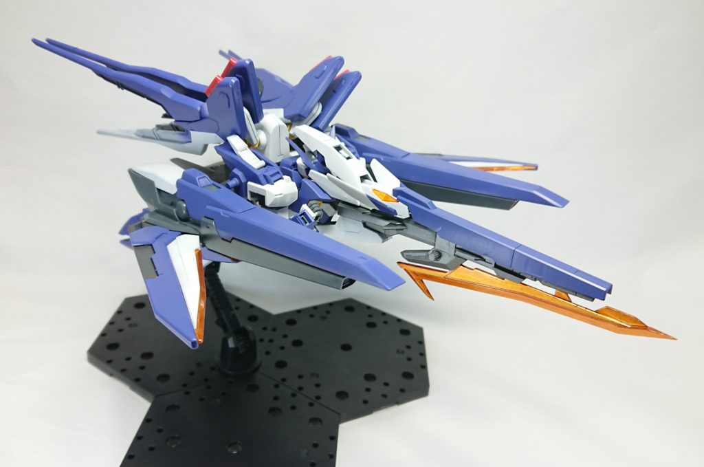 ──変形機構──
AGE-2の変形機構により差し替え無しの変形が可能である。
呼称は「フリューゲルストライザーモード(形態)」
ガンダムハルートのGNキャノン後方部を加工しシザービットの代わりにCファンネルを射出出来るようにハッチオープン加工が施されている(2枚目)
先端部にビームサーベルを発生させ突貫することも可能である(3枚目)