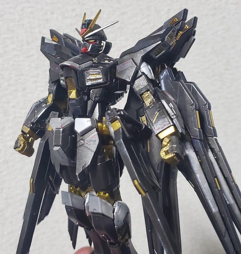 基本的には黒と金と銀で塗装。想像以上にかっこよくできました。