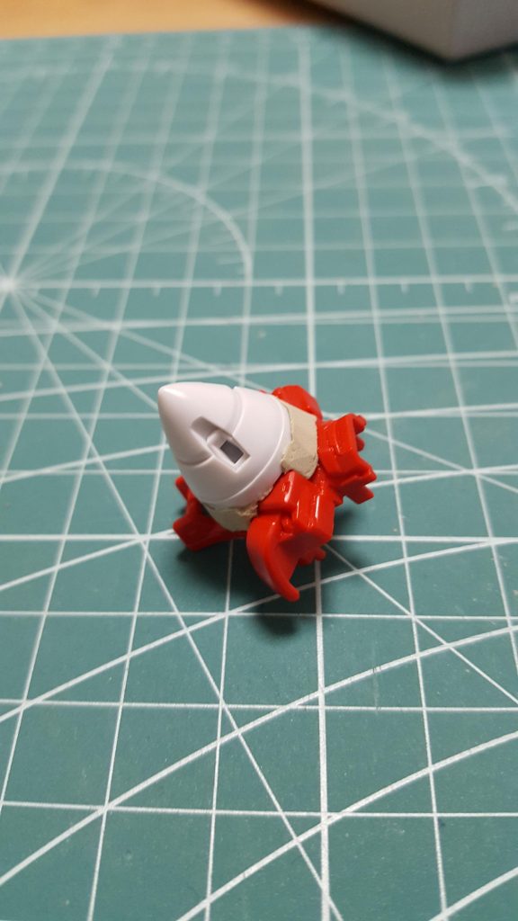 積みプラ解消ではありましたが、所々に改造を加えました。
GNドライブは特に頑張りました…
胴体部分にワセリンを塗りたくり、エポパテ部分を取り外し整形していきました。