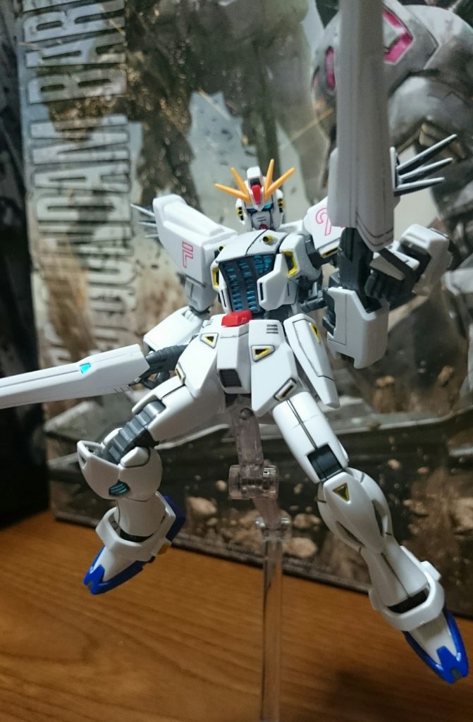 ヴェスバーは白一色なので、スミ入れとセンサーの塗装だけで済んで楽っスねぇ