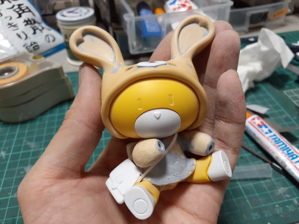 フードを被らせるのはもうやりなれましたけど今回は耳で苦戦しました
手足はポーズも含めて固定にしました