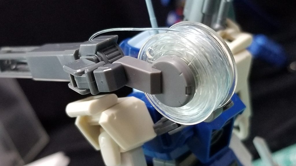 ワイヤーを巻いてる部分は普通にプラスチックのボビンです。
グレイズやジェスタキャノンのパーツを使い砲身を仕上げています。
先端の銛はキャンペーンパーツを使用しています。