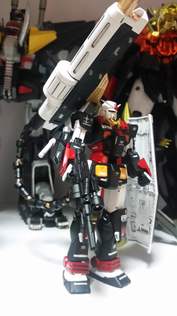 墨いれ、ガンダムデカール終わり。
トップコート待ちです。