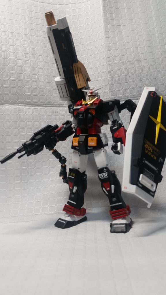 ガンダムシールドを、オリジンガンダムの逆さシールドの様にして装備しました。