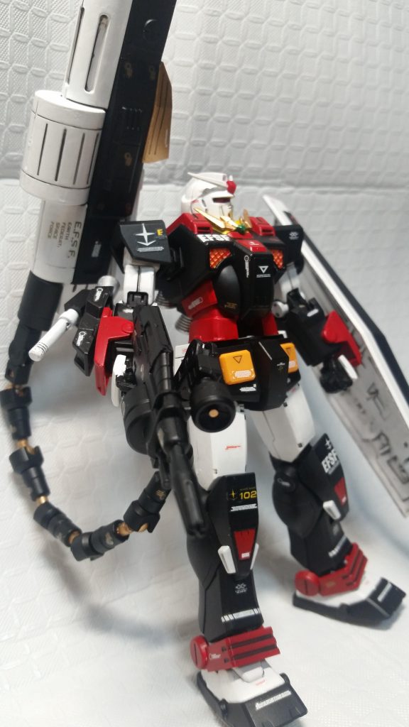 右腕にビームサーベルを換装備してます。
ライフルとキャノンをアーム接続して重機っぽくしてみました。