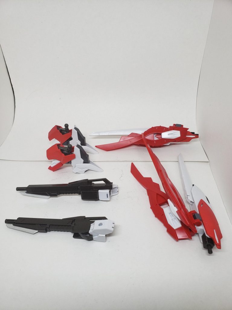 武装一覧
バヨネット付きロングライフル(小型ダインスレイブ機構付き)×2
踵部内蔵小型パイルバンカー×2
スラスター内蔵レールガン×2