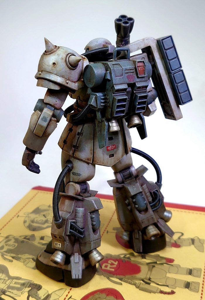 背面から。全体がグレーでメリハリに欠けるので汚しとは別にパープルでシェイドを入れ 明灰白色でドライブラシをかけて単調にならない様にしました。