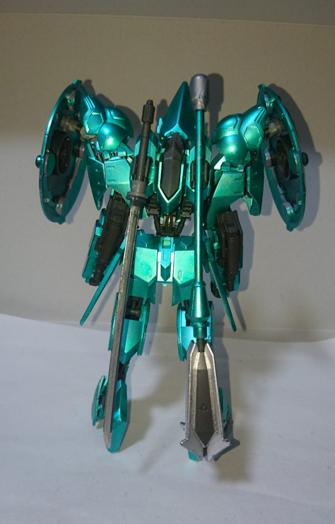 リアビュー
ここは特に弄ってません。
背中のウェポンジョイントにエイトールの武器となるメイスと太刀を装備してます。