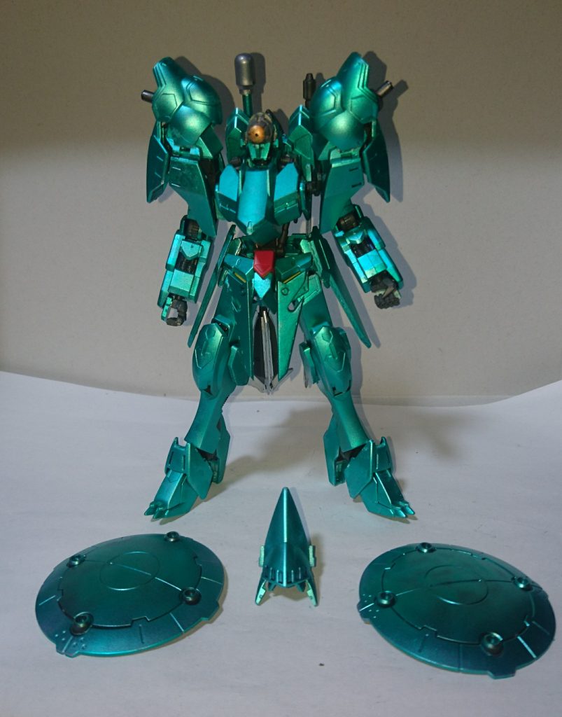 ちなみに兜とシールドは外せます。
兜は烏帽子タイプをいつかは作る予定なので、換装できるようにしました。
※グレイズタイプだからこそ出来るところです。