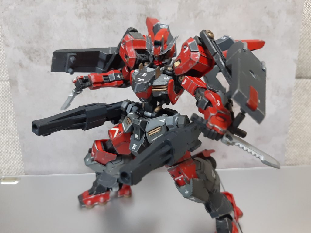 砲撃形態(フルクロス)
フレキシブルシールドによって防御力を高めている。