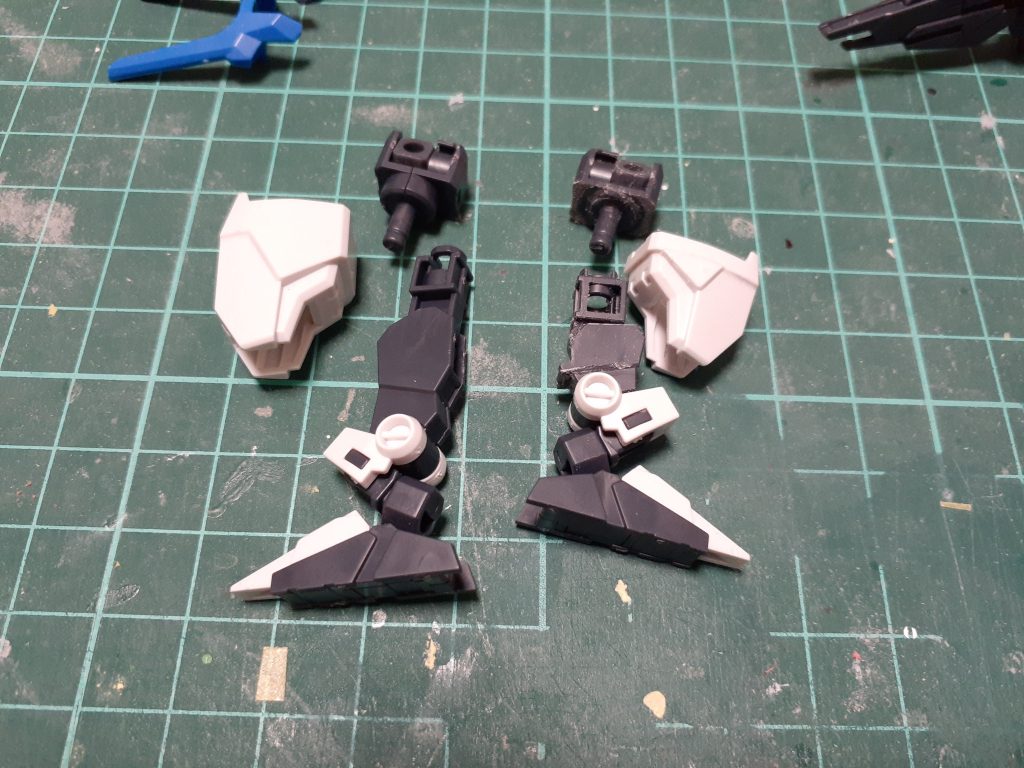 コアガンダムⅡの脚はこんな感じの短縮してます
