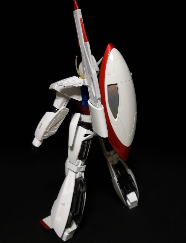 後ろから。シールドのグレー部分にホログラムフィニッシュを試してみましたが、あまり目立たないですね。