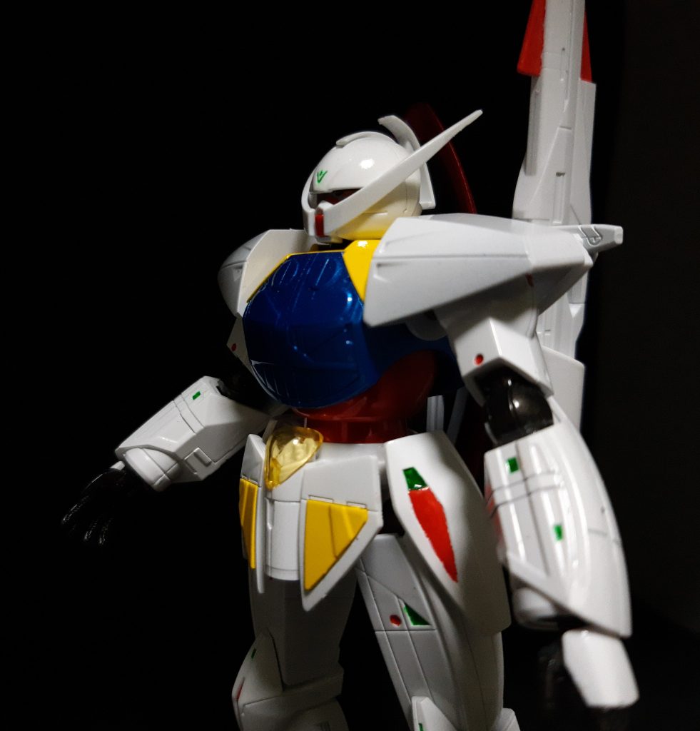 腕や足の一部でグレーを減らして赤と緑を足してみましたが、腰のサイドアーマーが人参みたいで気になる…。黄色の方が良かったかな?