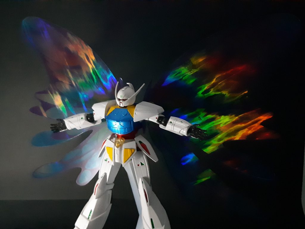 ∀本体と月光蝶エフェクトを同時にキレイに写すのは光源の調節が難しいので、今回は月光蝶のホログラムを優先しました。