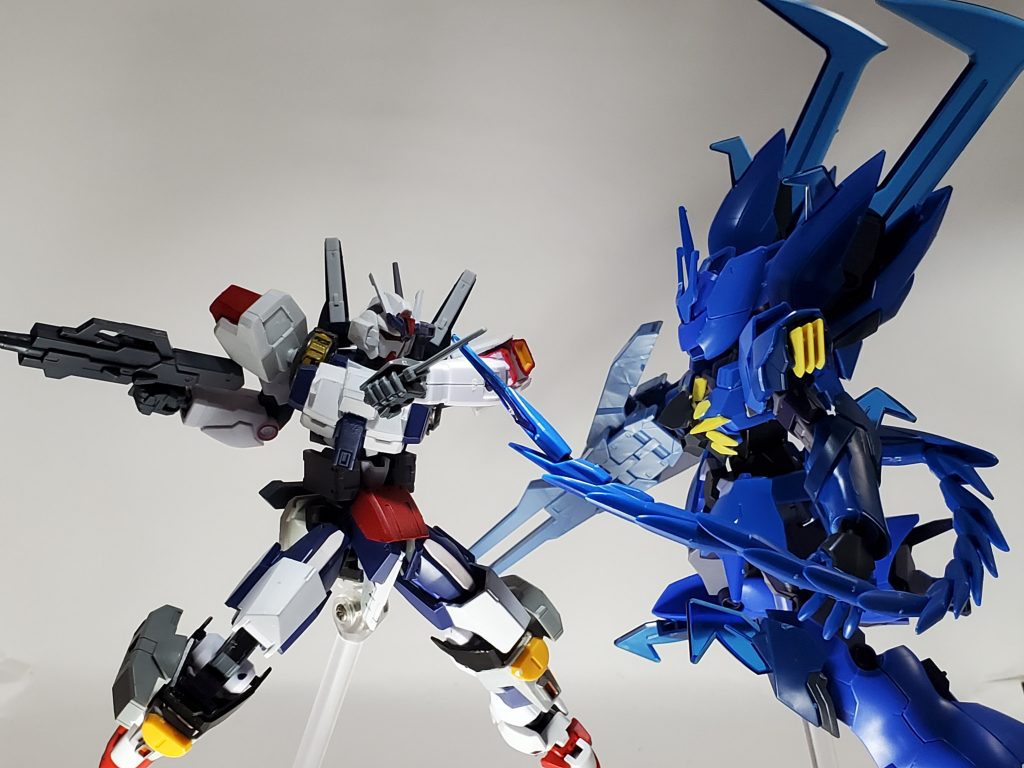 以前制作したミキシング機体「エニグマ」と共演させてみました。
ダガーvsテイルブレード