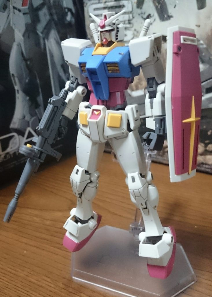 スミ入れと部分塗装っス。イエローとホワイトの部分はダークブラウンを使用してるっス。
スタイルが賛否両論な子っスけど、自分は細いお腹より、細い脚の方が気になって…素立ちだと特に。

そういやナナハチの立体物にしては珍しくバズーカが付属してないっスね。