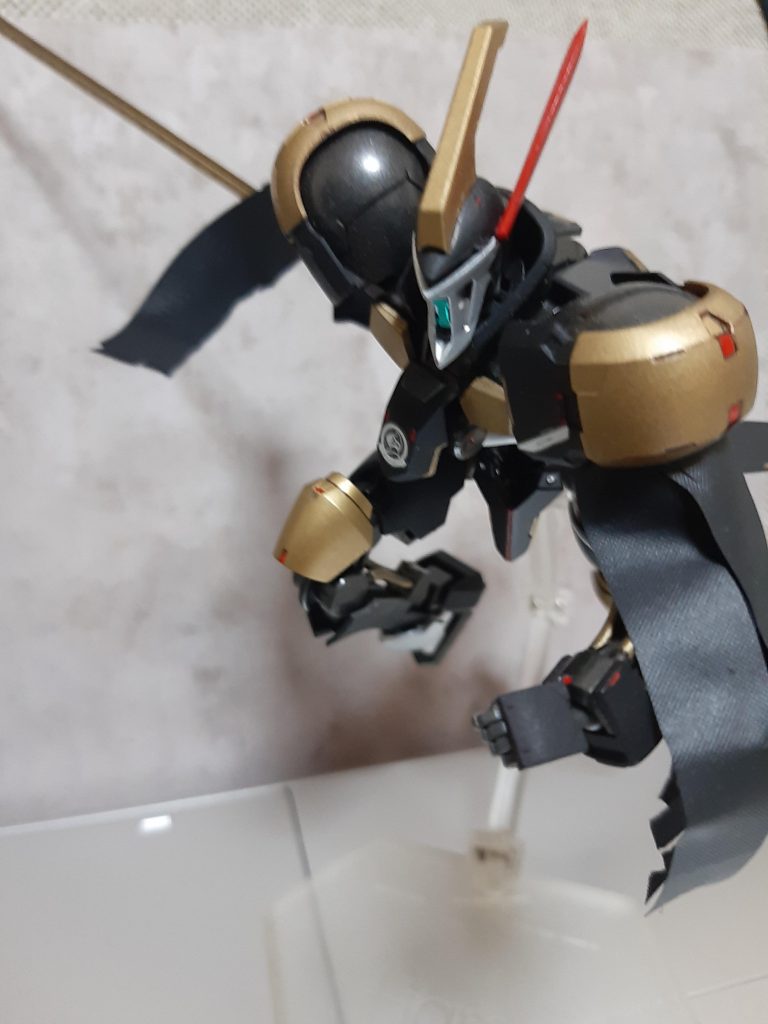 現役当時はギャラルホルンの死神騎士と呼ばれ、反乱分子に畏れられた。