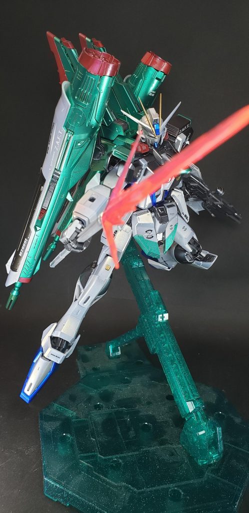 GMF39 四連装ミサイルランチャー(AGM141 ファイヤーフライ誘導ミサイル)ケルベロスと一体になっているミサイルランチャー。AGM141「ファイヤーフライ」誘導ミサイルの発射管が2門の砲身に4つずつ、計8つ備えられている。ケルベロスの砲口と正反対の位置に付いている為、ケルベロスとの同時発射は出来ない。装填されるファイヤーフライはカオスガンダムのものと同型