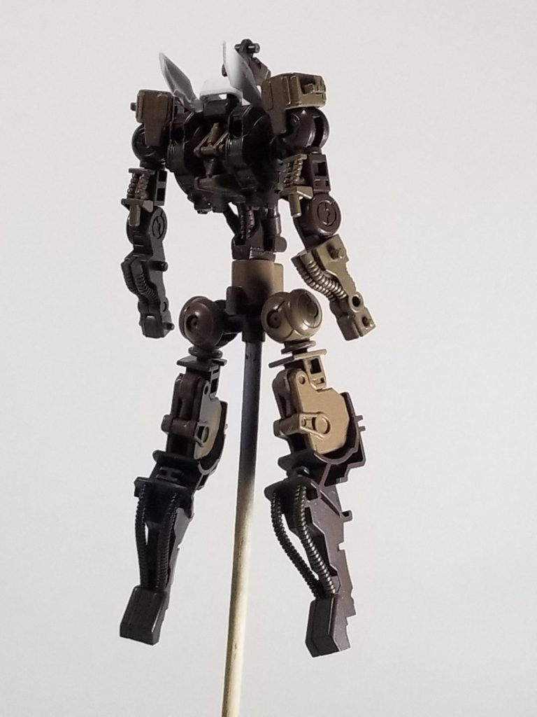 今回は桜を要素の基本にしたため、樹木を連想させるブラウン2色構成で塗装しました。