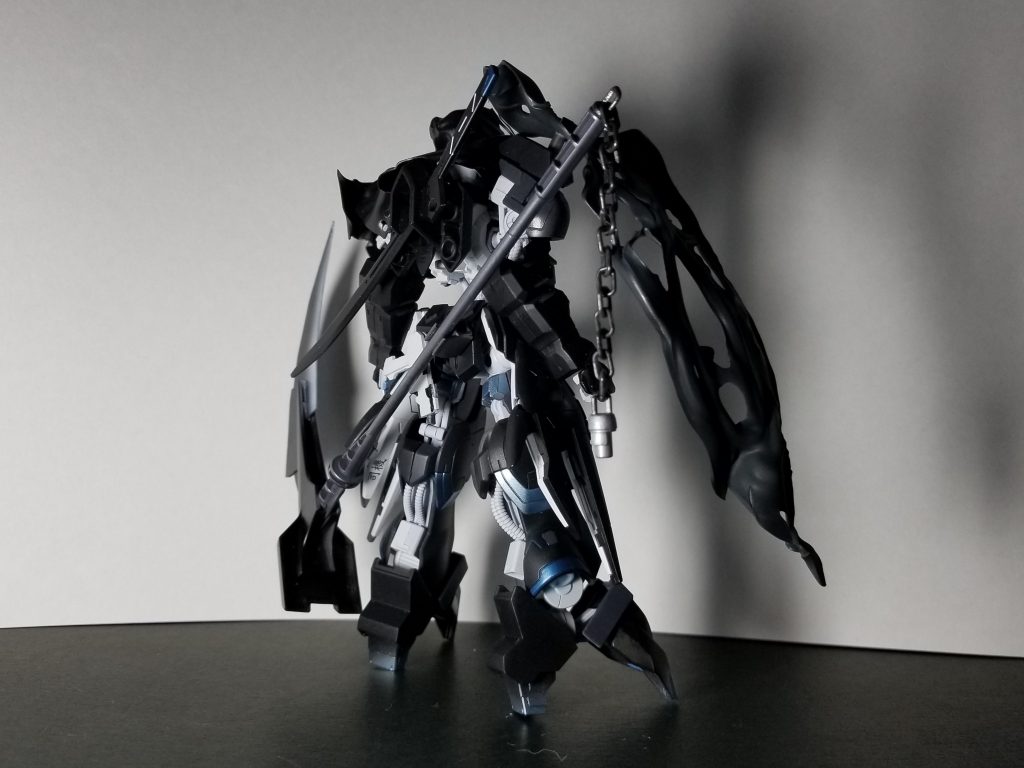 背面
武器は全て後方にマウント出来るように。
鎌は先端部のみ、プラ板から作成しました。
(*´`)
より鎌っぽさを出すため後ろに鎖を追加