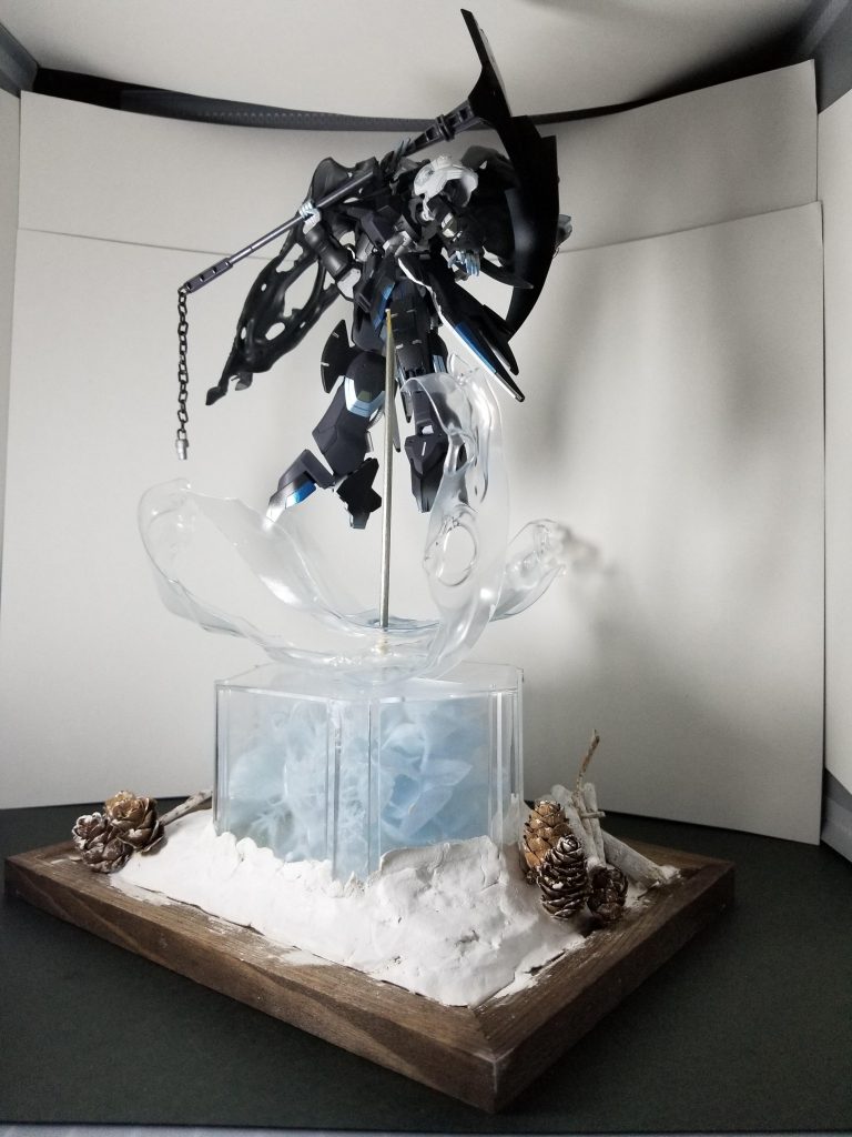 新調した専用台座と