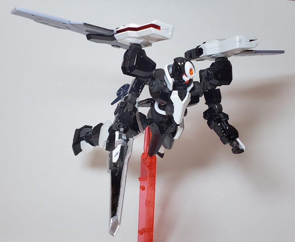 飛行状態。
一気に敵陣に乗り込み、掻き回していくスタイル。