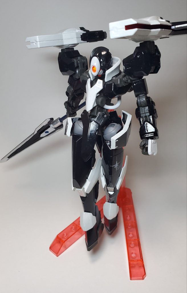 バックパックが無い代わりに、肩アーマーに大型のスラスターがついています。