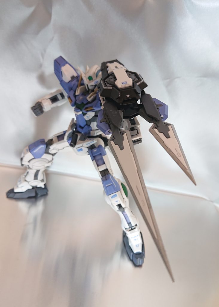 鞘兼シールド
反転させてクローのように!
GNブレイド2本は取り外して手に持てます。