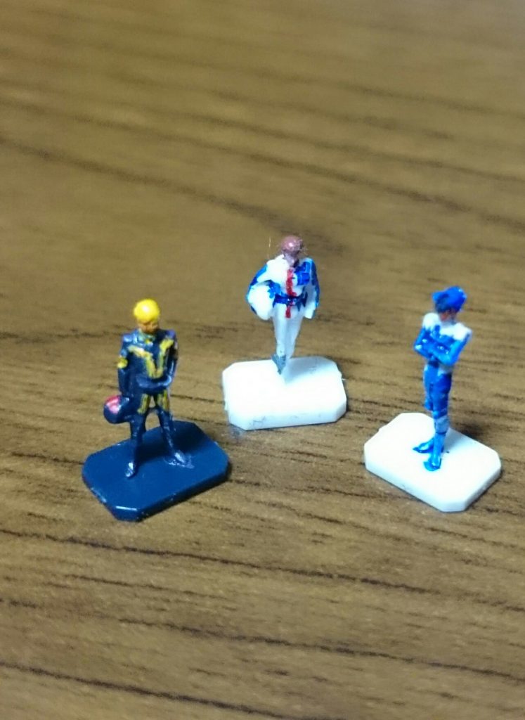 リディ「……伝説の英雄に会えたのは光栄ですけど、ここは、いったいどこなんでしょうね…」

アムロ「わからない…けど、ここが普通の場所じゃないということだけは確かなようだ」

キンケドゥ「しかし、どうして俺らなんでしょうね。アムロ大尉がいるなら、もっとこう、俺なんかより、シャア・アズナブルとかが呼ばれてもよさそうなんですけど…」

ただ単に手短にあったのが君たちだったからである

「そう言うなよ。一応君もニュータイプだろう？というかシャアと一緒というのも、ちょっとな…」

リディ「！ アムロ大尉！キンケドゥ！あそこになにか、村のようなものが！」

アムロ「ホントかリディ少尉！手掛かりもないしな、取り敢えずその村に向かってみよう」