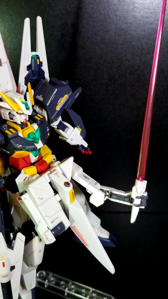 コアガンダムのサーベルをしっかり保持することが出来ます