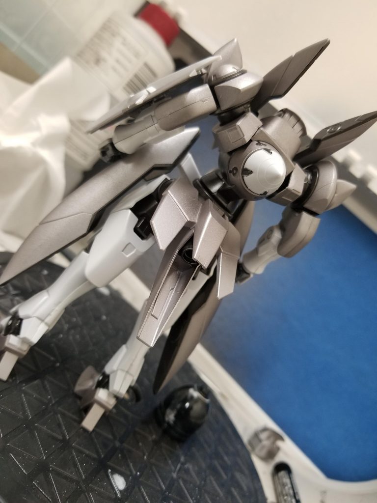 会わせ目消しは一回目と言うことでしていません
マスキングして塗るのがまだ怖かったのもあり筆でGNドライブの塗り分けをしてみましたが不器用なのもあってガタガタ、、(原液で塗ったのもありますが、、)これからいろいろ試してみてもっといいものを作っていこうと思います