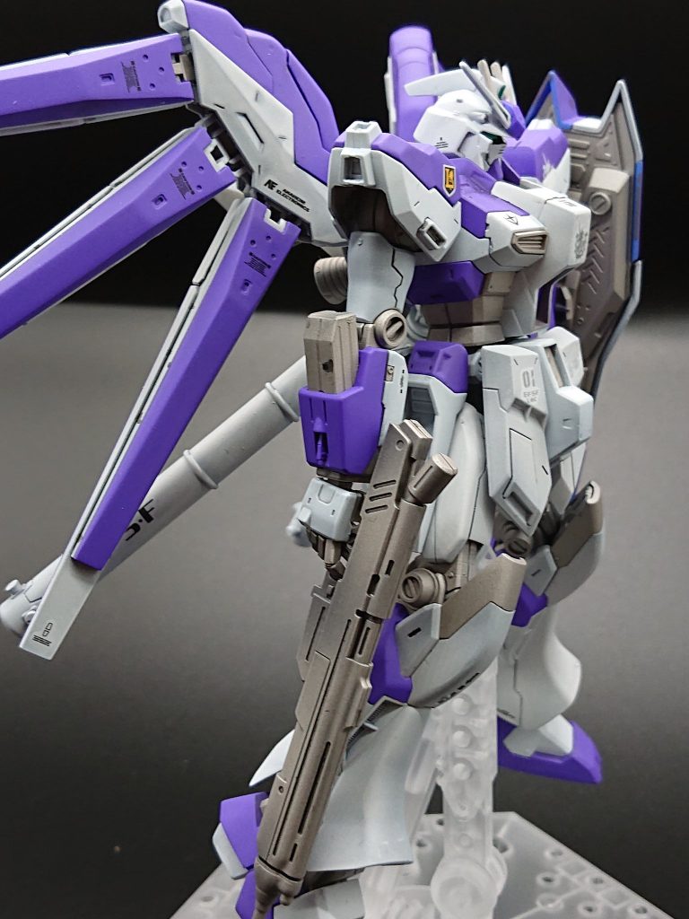 ガンダムマーカーアドバンスセットのパープル使ってますが本当に良い色してます。 サフの上に吹くだけでめちゃくちゃ綺麗な紫出るので何セットも買ってしまう。 そして余るシャアピンク