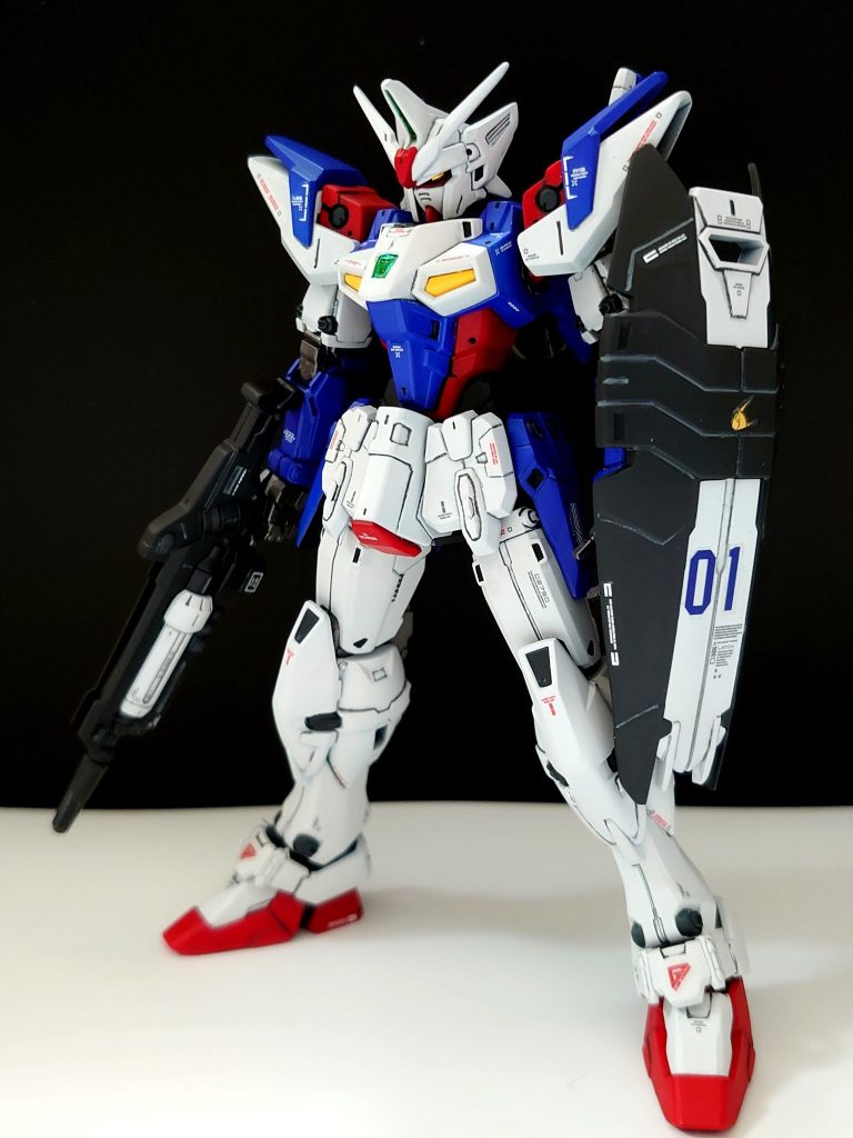 全塗装つや消し仕上げです。ツインアイはハセガワゴールドミラーフィニッシュで光らせてます。