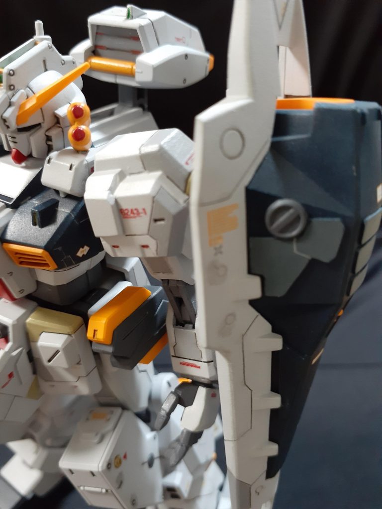 指先は赤く塗りませんでした。マニキュアっぽくて…。