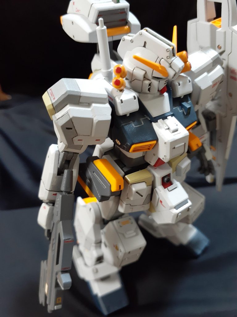 ディテール追加。彫って、貼って、埋め込んで…♪