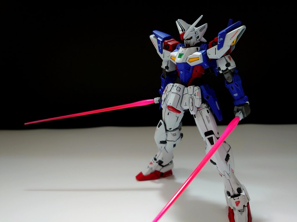 ビームサーベルはグラデーション塗装を。初めてにしてはいい具合に仕上がりました。