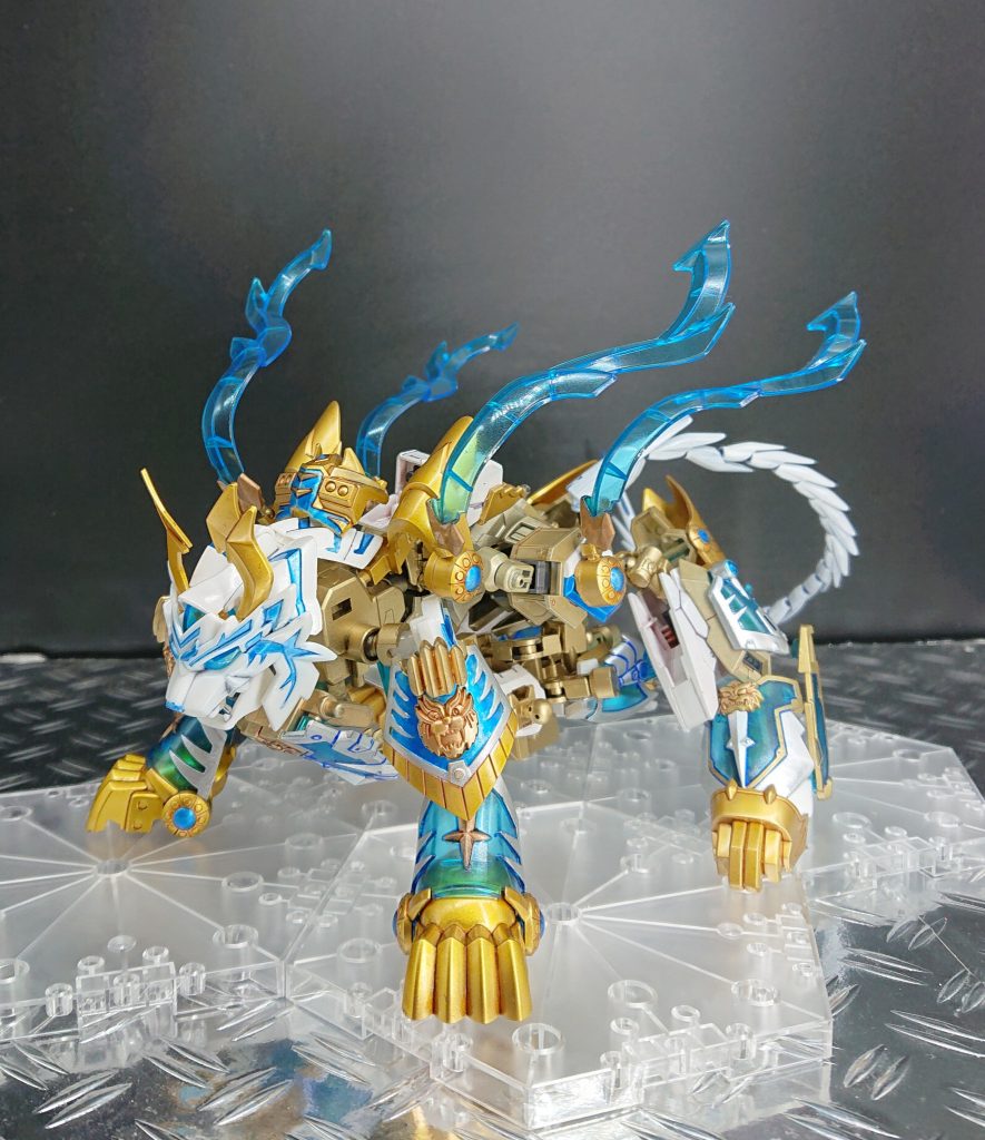 【支援ユニット 神獣 虎燐魄】
サタニクスユニットをベースにBB戦士三国伝轟大帝孫権ガンダム虎燐魄をモデルに、支援機となる三国風の虎型機体を制作
三国伝の色んな孫権ガンダムのクリアパーツを沢山使い、神々しい雰囲気を演出しました。