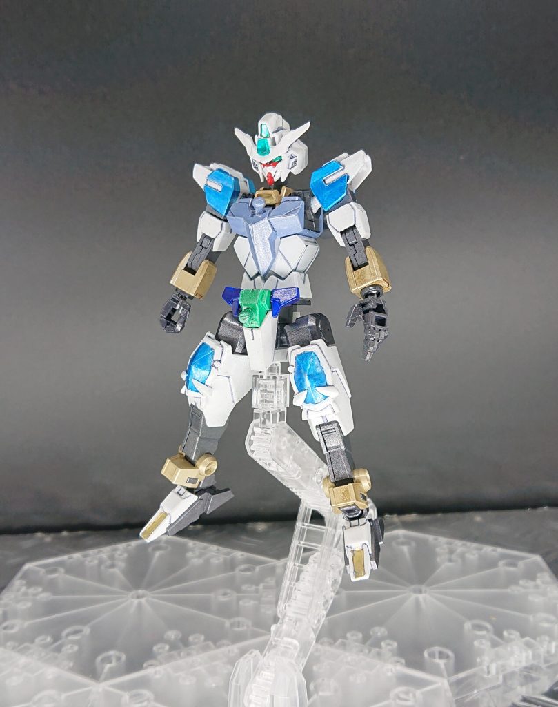 【ベース機体の選定】
戦国風から三国風にスタイル変化させるという構想を形にするため、コアドッキングカスタムができるコアガンダムⅡとサタニクスユニットをベースに選びました。
コアガンダムⅡの胴体は甲冑取り付けギミックの加工をするためアルスアースリィのものに変更