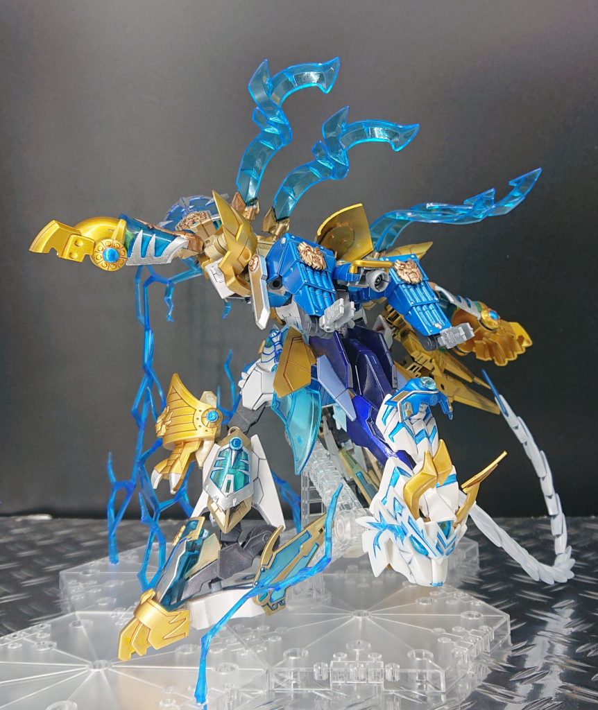 【無双頑駄無(孫権之型) 後】
無双ガンダム(核之型)時の武者甲冑はバックパックへと変化させ、武者甲冑が余剰パーツにならないようにしています。