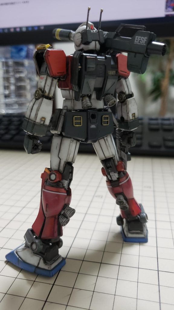 背面ショット。
スケールの割に情報量が多い良キットです。