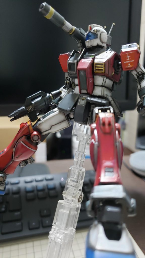 戦闘ポーズイメージ2。
左肩以外のデカールはすべてキット付属シールを使用しています。