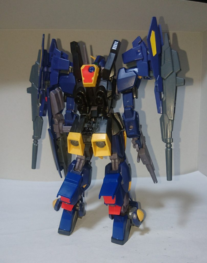 リアビュー
バックパックにビルドブースターMk-2を一時期付けてていたのですが、あまりしっくり来なかったのと、可動の干渉問題もあったので、外しました。