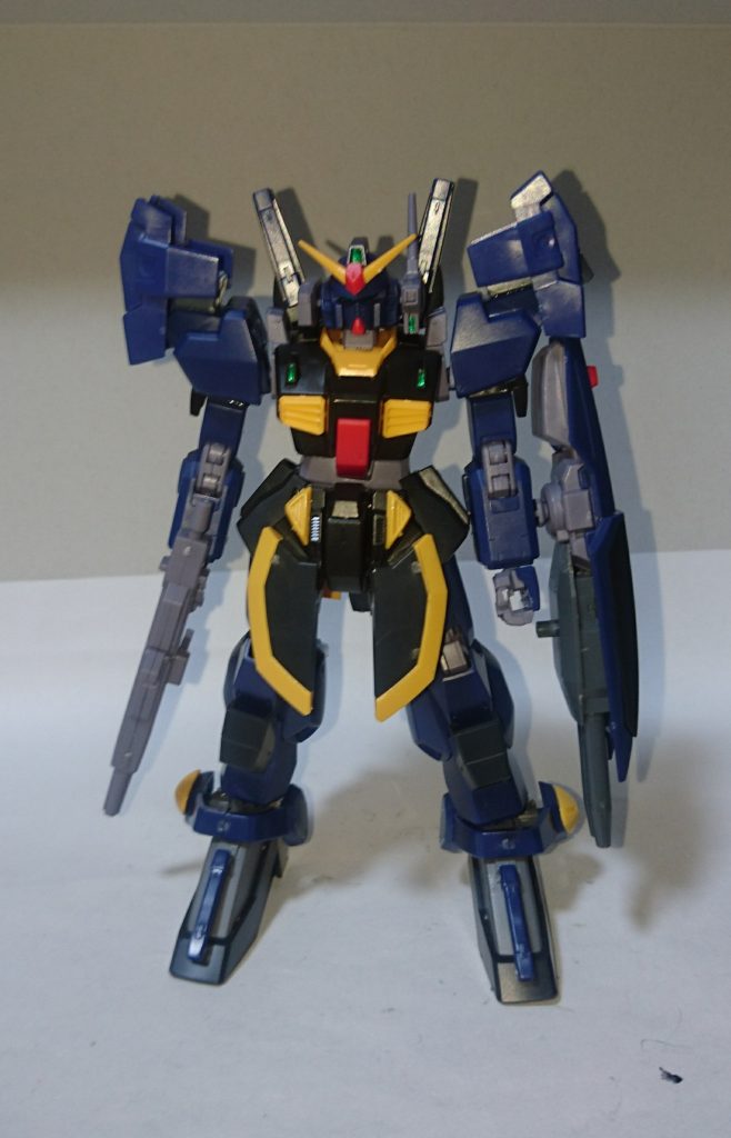 肩のビームライフルMk-2は取り外し可能なので、前作に近い姿に出来ます。