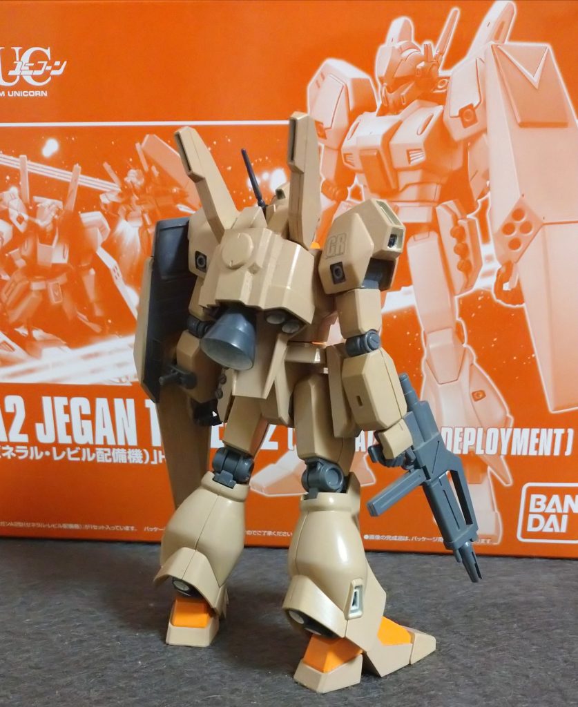 バックショット
ランドセルの形状の改修､肩アーマーは､フロント側4枚使用､足のバーニアはガンダムMK-2から流用しました
ランドセルの小さいバーニアは､ちょっと忘れました💦