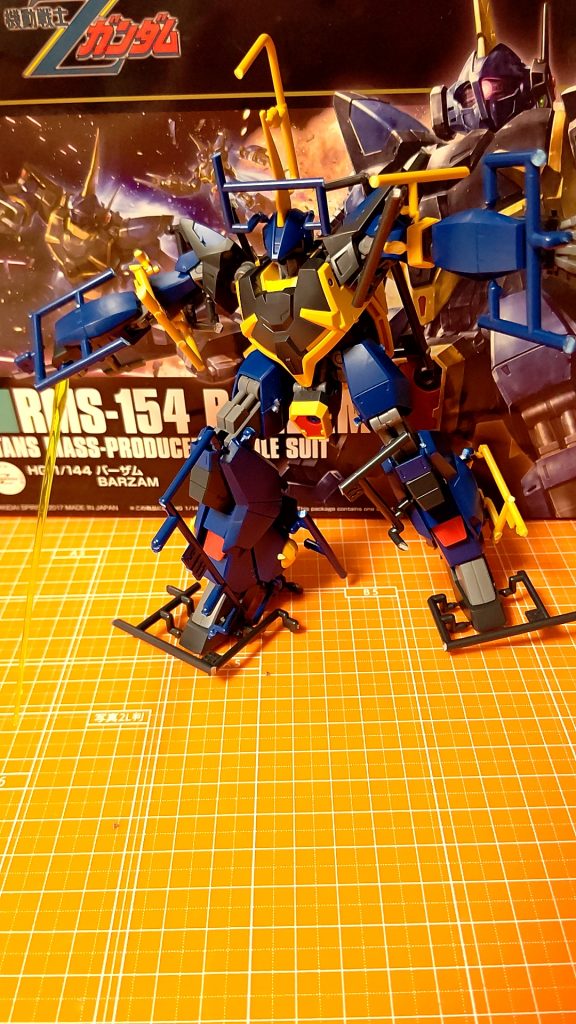 無理やり箱から出てきたバーザム–5枚目/制作者：滝 由佳理