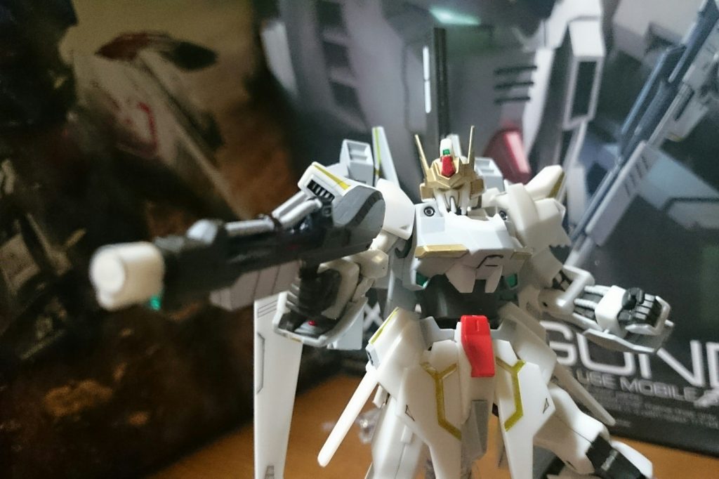 ・ビームライフル&クレイバズーカ

ビームライフルは銃口の部分が新規、クレイバズーカはそのものが余剰パーツの為変化なしっス。バックパックにマウントも出来るっス。ちなみにバズーカの出番はここまでだ