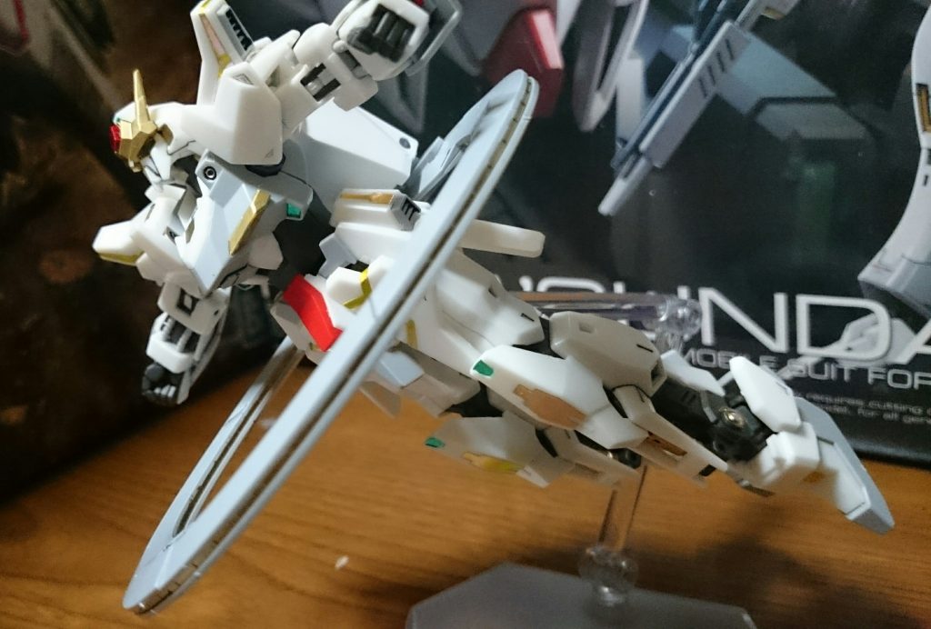 パーツの組み替えでわっかにくぐらせたり、