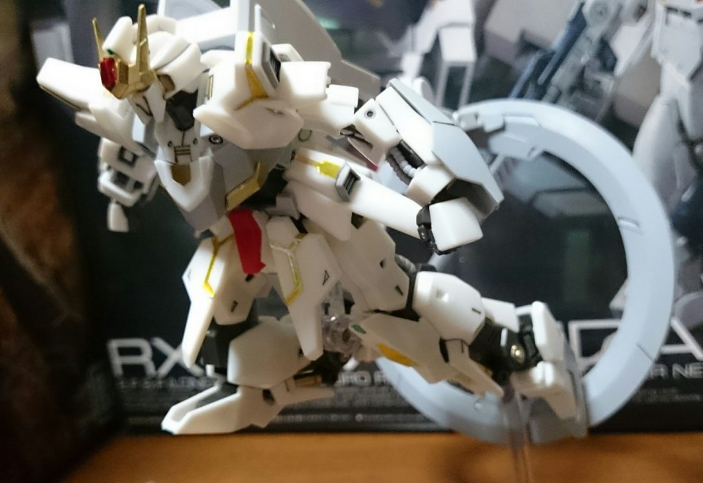 足元に持ってきて足場のようにすることも！ちなみに足場にするとヴォワチュール・リュミエールのエフェクトと干渉して、下に持ってくることが出来ないっス