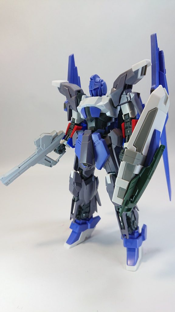 サフ前の状態です。
デルタプラスを混ぜつつ、重要な部分を百万式のパーツにすることで百式系に見えるように頑張りました。